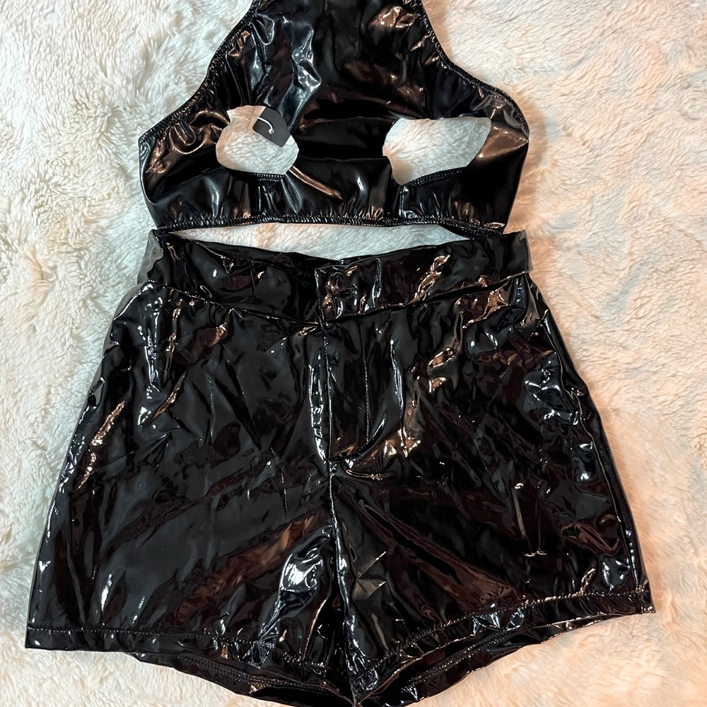 I just bought this  for a photo shoot super cute The top is to have the tag on